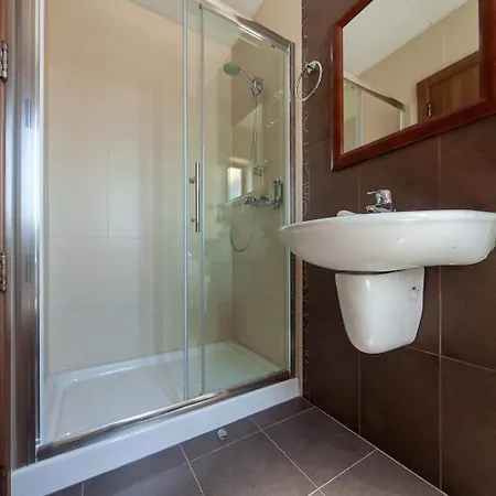 Port View בית הארחה 4*