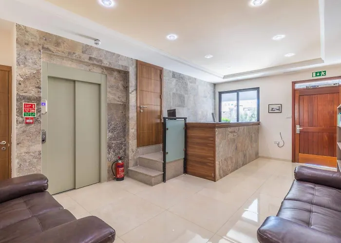 Port View 4* מרסשלוק