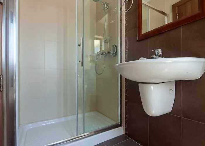 Port View בית הארחה 4*